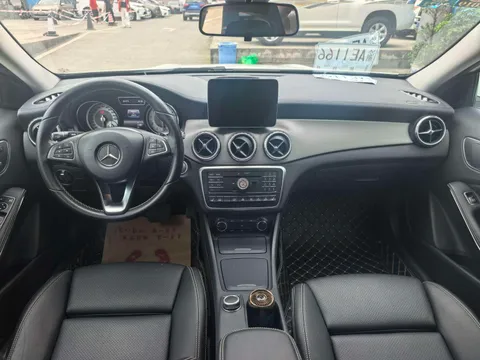 Mercedes-Benz Mercedes-Benz GLA