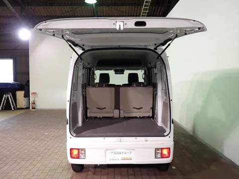 Nissan Clipper Van