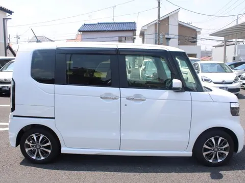 Honda N-BOX Custom