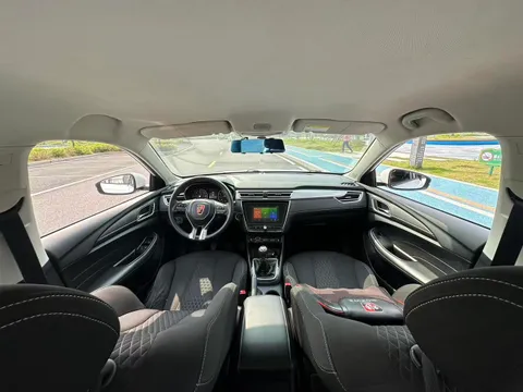 Roewe i5