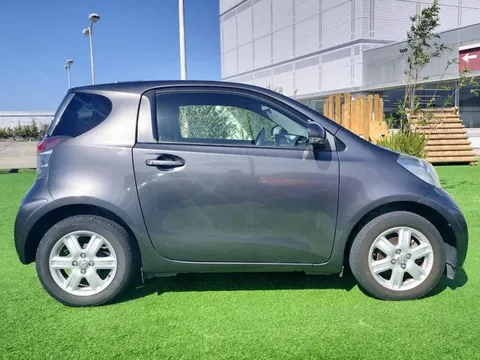 Toyota iQ