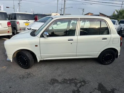 Daihatsu Mira Gino