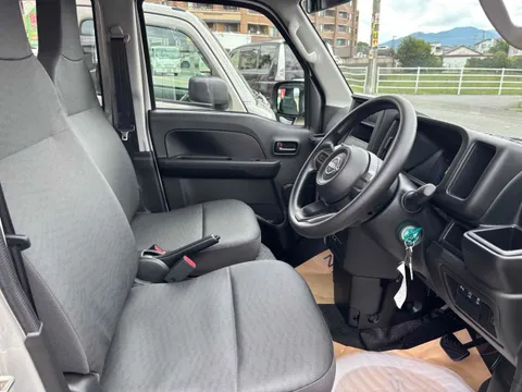 Nissan Clipper Van