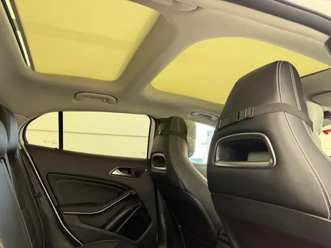 Mercedes-Benz Mercedes-Benz GLA
