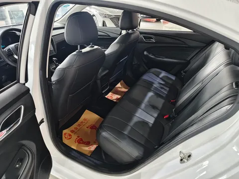 Roewe i5