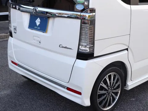 Honda N-BOX Custom