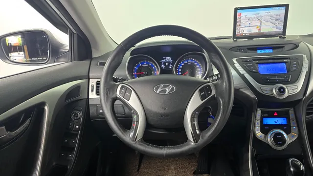 Hyundai Elantra (Avante)