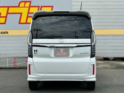 Honda N-BOX Custom