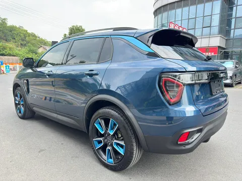 Lynk & Co 01