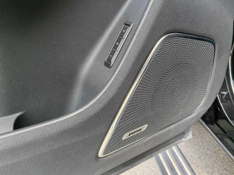 Hongqi HS7