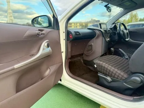 Toyota iQ