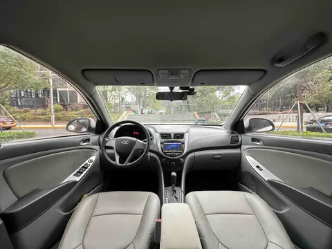 Hyundai Reina