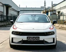 Lynk & Co 03