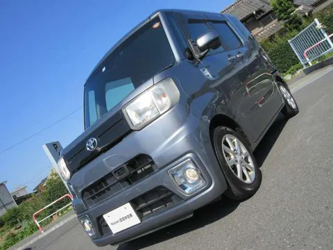 Toyota Pixis Mega