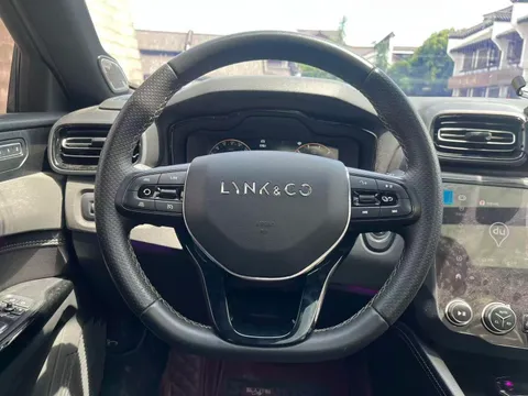 Lynk & Co 03