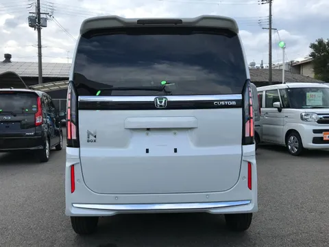 Honda N-BOX Custom