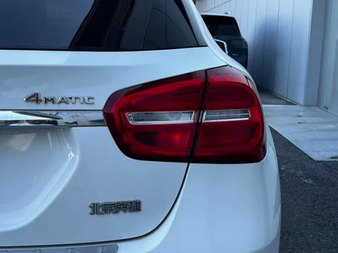 Mercedes-Benz Mercedes-Benz GLA
