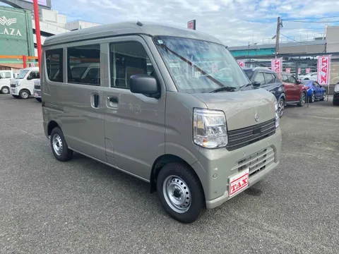 Nissan Clipper Van