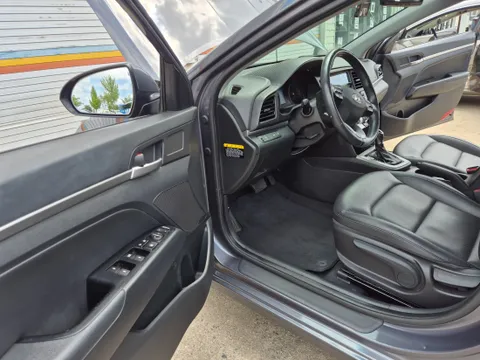 Hyundai Elantra (Avante)