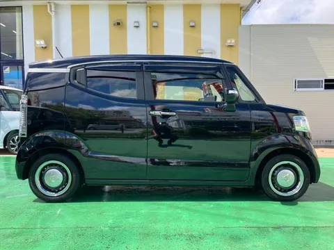 Honda N-BOX Slash