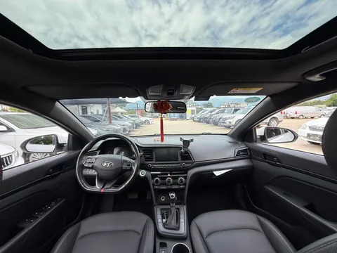 Hyundai Elantra (Avante)
