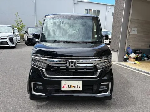 Honda N-BOX Custom