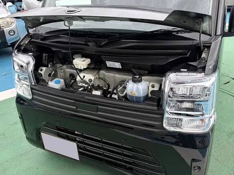 Nissan Clipper Van