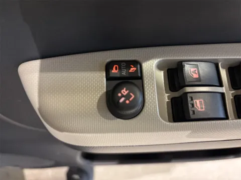 Daihatsu Mira Tocot