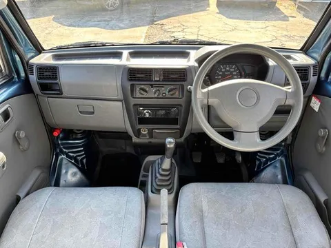 Nissan Clipper Van