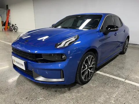 Lynk & Co 03