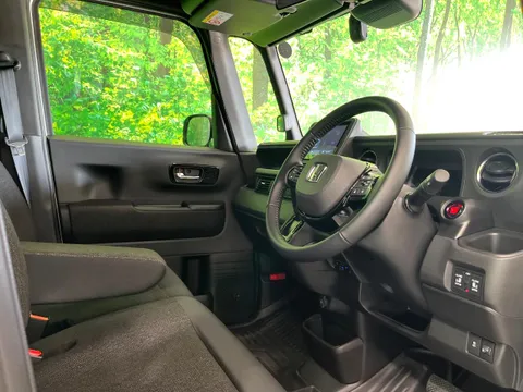 Honda N-BOX Custom