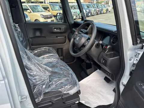 Honda N-BOX Custom