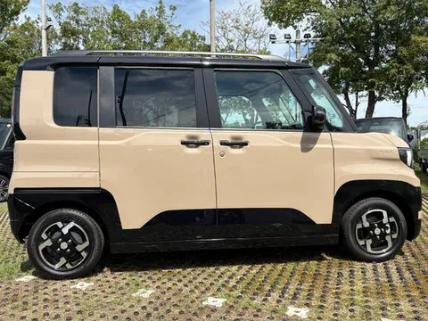 Mitsubishi Delica Mini