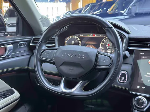 Lynk & Co 05