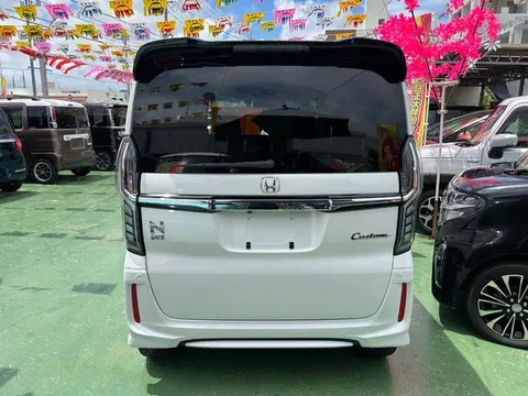 Honda N-BOX Custom