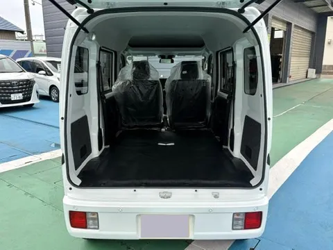 Nissan Clipper Van
