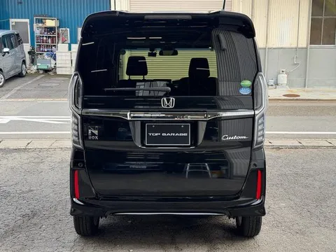 Honda N-BOX Custom