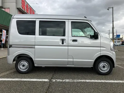 Nissan Clipper Van