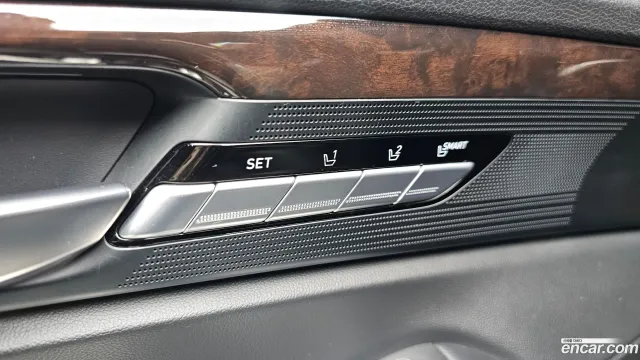 Genesis G90 (EQ900)
