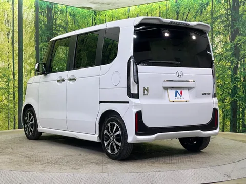Honda N-BOX Custom