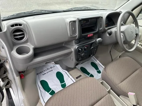 Mitsubishi Minicab Van