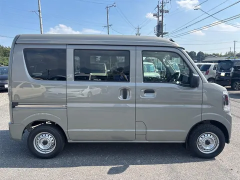 Nissan Clipper Van