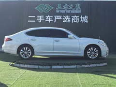 Infiniti Q70