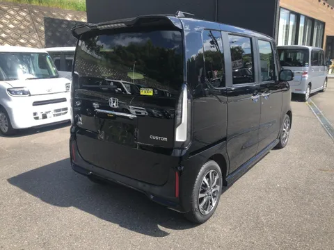 Honda N-BOX Custom