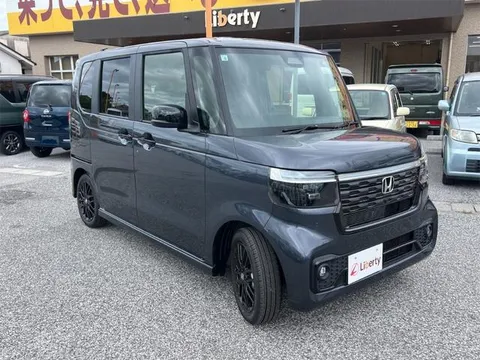 Honda N-BOX Custom