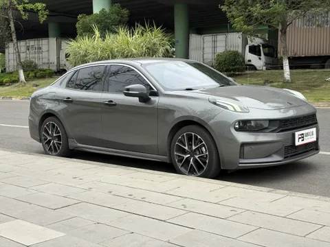 Lynk & Co 03