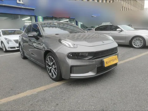 Lynk & Co 03