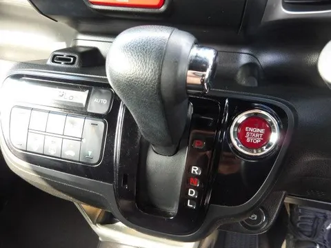 Honda N-BOX Slash