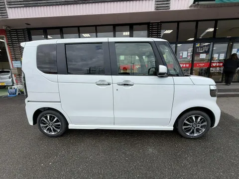 Honda N-BOX Custom