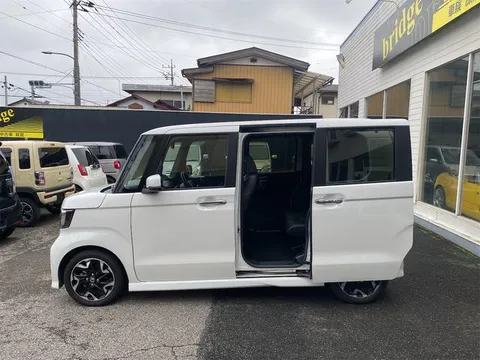 Honda N-BOX Custom